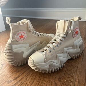 Cream Converse Run Star Motion